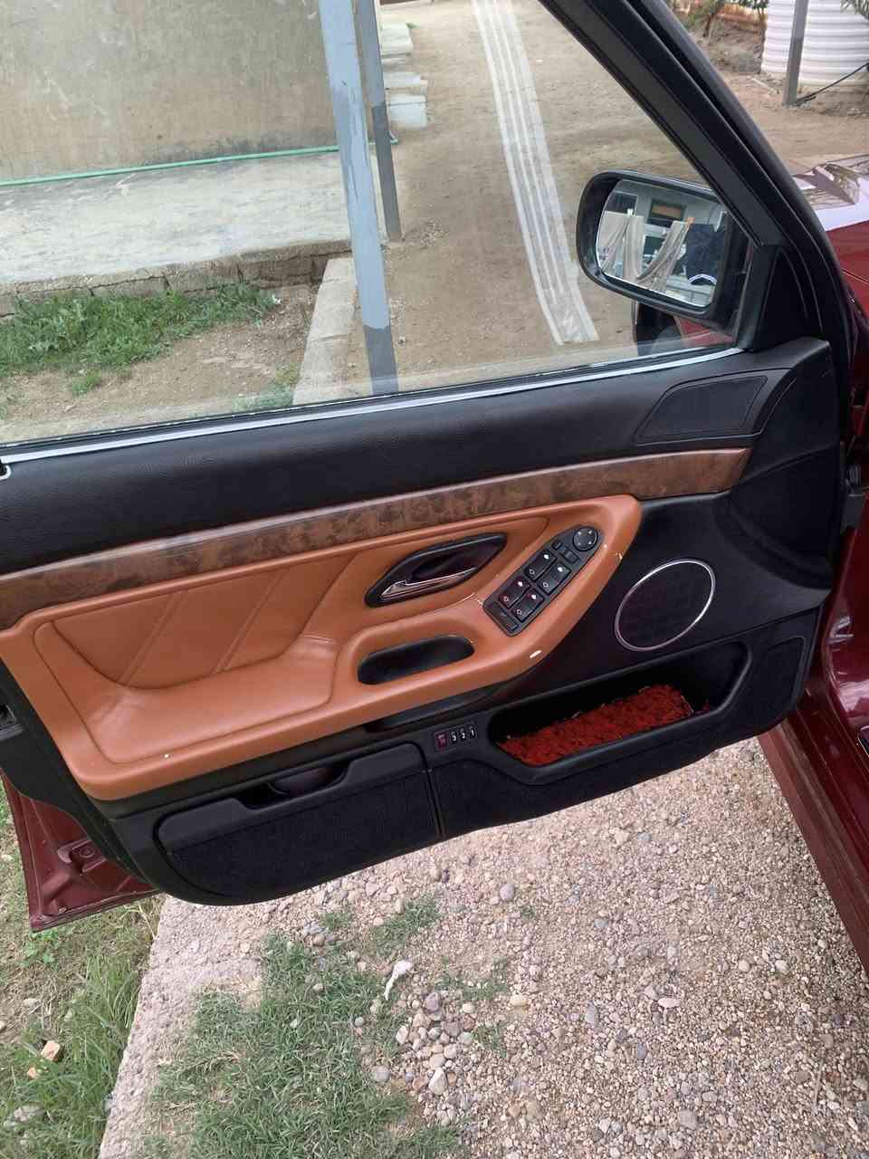 سلام عليكم كاسحه فول الفول 
موديل 95 امحدثه داخل خارج 2000
حجم 730  8 اسلندر امسكر
بصمه تشغيل
تشغيل عن بعد 
نظام ترحيب بالناره خارجيه وداخليه
استيرن كهرباء
باركود رمز سري بالجامه فتح وتشغيل السياره بدون بصمه
جنطه شفط
امراوس ابكاسحه 750
***********
سعر 88
عنوان بغداد حي الجهاد
