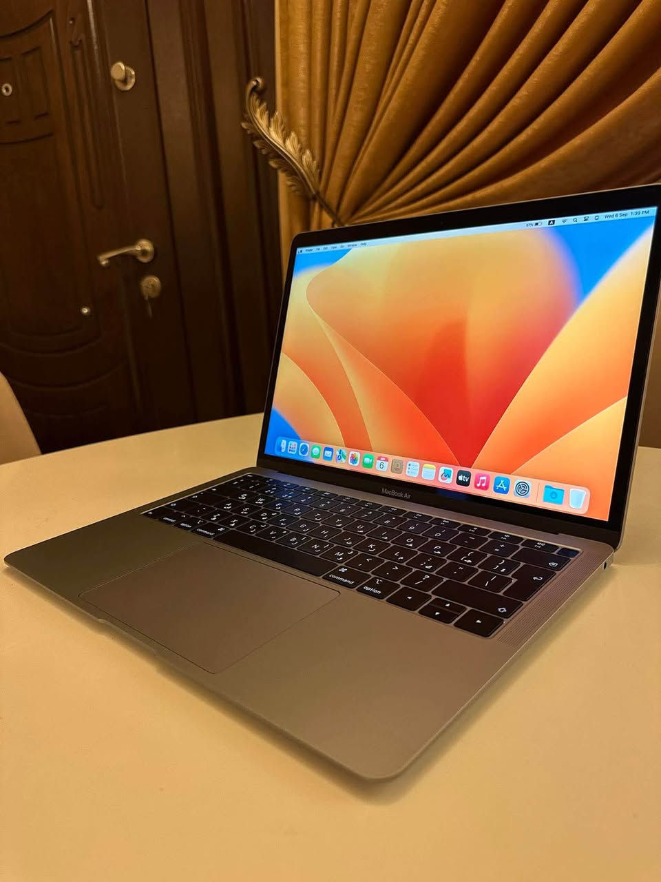 MacBook AIR "13" (2019)
Process : Core i5

Ram : 8 GB 2133MHz

Hard : 128 GB Flash storage SSD

Graphic: Intel UHD Graphics 617

Version: Late 2019

Screen: Retina screen 

Features: Touch ID

Ports : 2 port type-C

Keyboards: Arabic

Color: space gray 

Battery: 262 cycle count

 + HUB + leather bag
السعر ٦٥٠ الف


**إذا كنت صاحب هذا الإعلان وتريد حذفه لأي سبب، رجاءا أرسل رسالة إلى الدعم الفني**