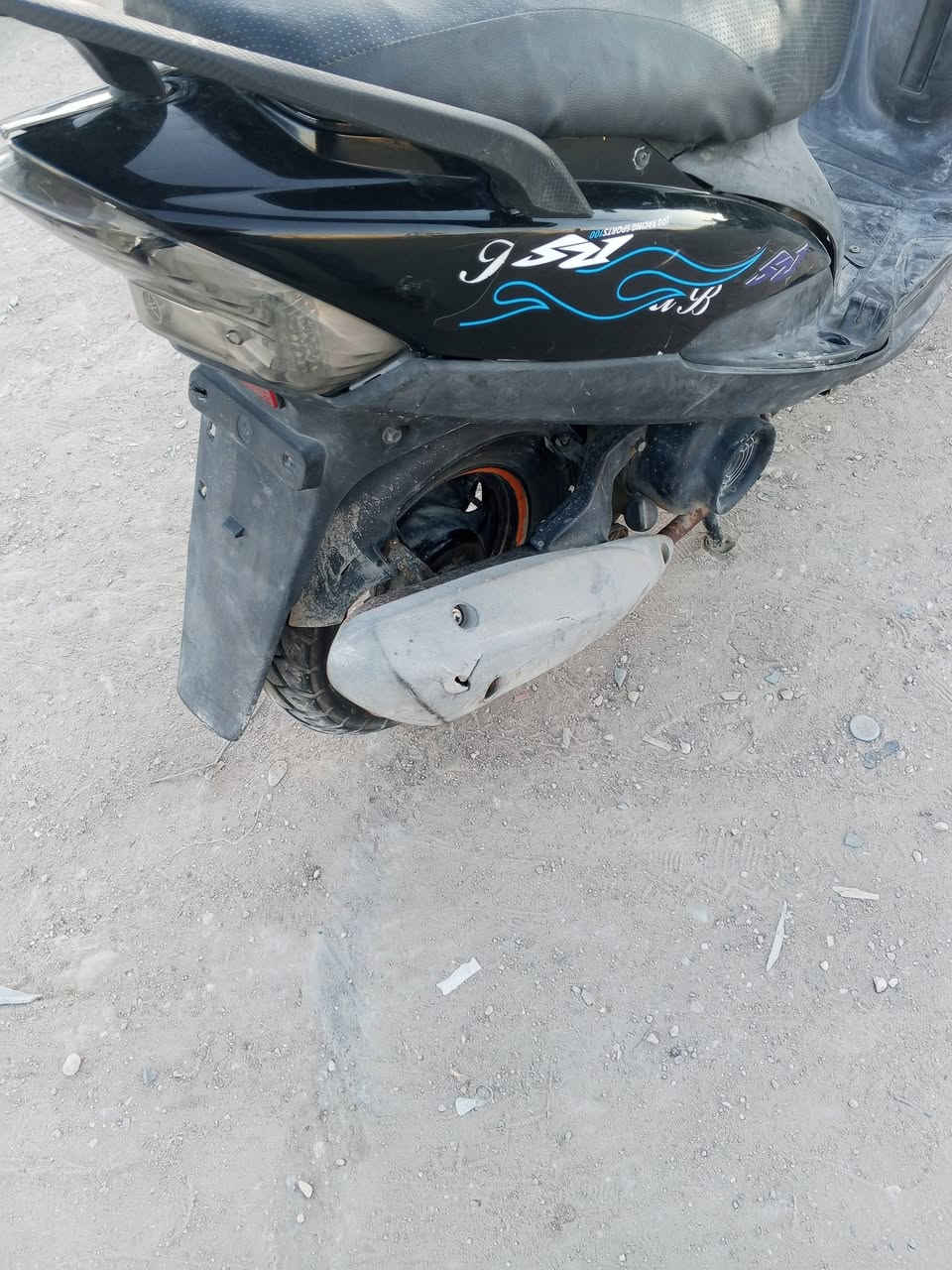 السلام عليكم دراجه ماكس للبيع شلعه معدل صاروخ حلوه وسط المعرض موجود سعرها 600 مكاني كربلاء الحر الشراي يتصل هذا رقمي ***********
