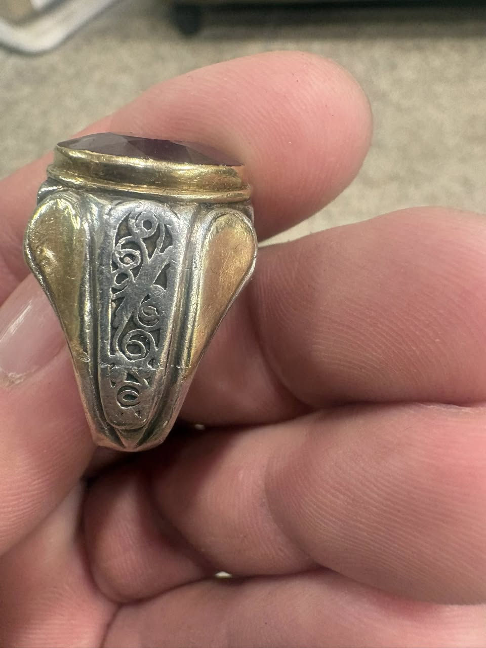 ياقوت افريقي صياغة ثقيل داير صب ذهب وتطعيم 4 ريش ذهب وزن الخاتم 23 قياس 23 الحجرة اصلية بس بيها مثل الدمارات ابيع ذهب وفضة 3 اوراق


**إذا كنت صاحب هذا الإعلان وتريد حذفه لأي سبب، رجاءا أرسل رسالة إلى الدعم الفني**