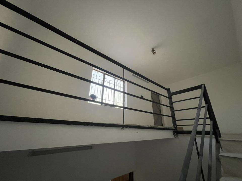 سلام عليكم دار  لل ايجار بيت زيرو جديد يحتوي ع طابق الاول استقبال  مطبخ وحمام مشترك طابق ثاني يحتوي ع غرف عدد ٢  وبلكونه يحتوي ع بيتونه وسطح  يؤجر الى عائله صغيره ايجار سعره ٤٠٠ قفل  عنوان بيت الدوره ابو دشير شارع الضغط استفسار اتصال ع رقم ***********
