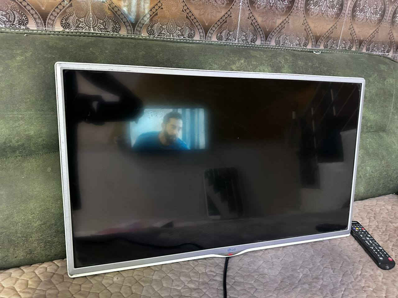 اغراض بيت نظيفه للبيع شاشه ال جي كوري الاصلي قديمه باب اول حجم ٣٢ السعر ١٢٥ وبيها مجال شاشه شونك نظيفه جدا السعر ١٥٠ وبيها مجال جنطه سفر جديد ممستعمله حجم كبير السعر ٥٠ وبيها مجال ميكرويف شغال تاخذه ع فحص وع الضمان السعر ٥٠ وبي مجال


**إذا كنت صاحب هذا الإعلان وتريد حذفه لأي سبب، رجاءا أرسل رسالة إلى الدعم الفني**