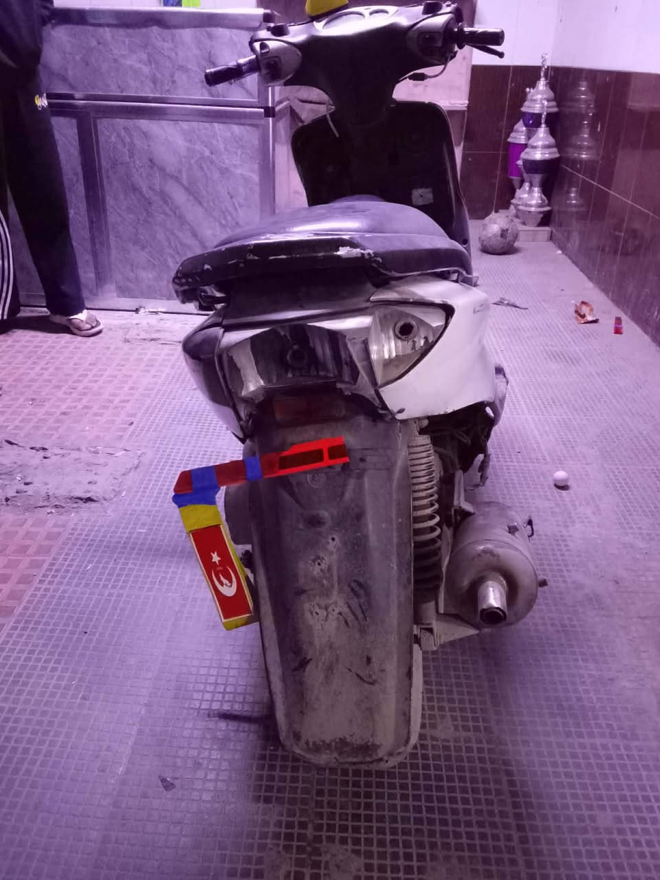 بسم الله الرحمن الرحيم.
السلام عليكم ورحمة الله وبركاته 
دراجه سكنس نثيه للبيع 
اللون ابيض 
كفرات نص عمر الصفحه اليسره مكسور كفرهه 
مكينه.خير من الله 
صالنصه رياضيه 
الدراجه تشتغل هندر بسبب خلل بلكهربائيات لا اكثر ولا اقل 
الدراجه عوزهه كابريتر جديد فقط 
السعر 300$
مكاني بغداد المعامل الباويه ملعب المغلق***********
