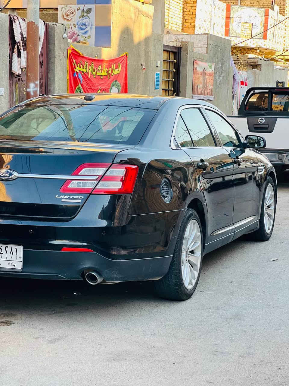 سلام عليكم إخوان، للبيع فورد توروس (Ford Taurus) موديل 2016 فول مواصفات
 الموديل: 2016
 اللون: أسود ملكي ونظيف جداً.
 المحرك: 6 سلندر، حجم 3500 CC (قوة ومتانة).
 المواصفات: فول مواصفات (فتحة سقف، بصمة تشغيل وبصمة أبواب، شاشة كاملة، تحكم ستيرن، كاميرا وحساسات، وباقي موصفات معروفه)
 كير وماكينة كفالة عامة وبشرط الفحص.
 تبريد ثلج ما شاء الله (قطعتين).
 حدادية وصدر وجاهزية تامة (ما تحتاج برغي).
 تايرات جديدة وجاهزة للمشي والخطوط.
 الأوراق: السنوية جديدة والتحويل مباشرة ثاني يوم.
 المكان: [واسط - الكوت].
السعر:[150 وبيها مجال]
للتواصل والاستفسار: [‭***********‬] الحال, واسط
