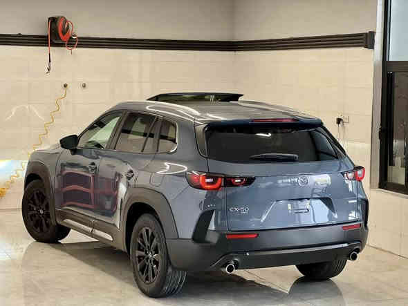 MAZDA CX-50 2023 – S Preferred Plus AWD
وارد أمريكا – رقم الشاصي 7MMVABCM8PN124768

المواصفات:
 • محرك 2.5L Skyactiv-G بدون تيربو – 187 حصان
 • قراءة 25,000 ميل
 • اللون الخارجي: سمنتي
 • الداخلي: جلد + قماش أسود
 • السعر: 19500$ (قابل للتفاوض البسيط بعد المعاينة)
 • بدون رقم – يترقم بالمحافظات الشمالية (كلفة الرقم 1500$)

الإضافات:
 • فتحة سقف بانوراما
‏ • AWD فورويل
 • صندوق كهربائي
 • شاشة كبيرة + CarPlay
 • تبريد أمامي وخلفي (8 مخارج)
 • مقاعد جلد كهربائية مدفأة
 • نظام النقطة العمياء + عدم الانحراف
 • كاميرا خلفية عالية الدقة
 • حساسات مرايا
 • هاند بريك بصمة + Auto Hold
 • مصابيح LED / زينون
 • ويل كب أسود

الملاحظات:
صيانة كاملة – تغيير الحدادية الأمامية جهة السائق بالكامل (صطاب، أكسل، بولبرن، دبل، رط، عمود ستيرن + تبديل زيت وفلتر).

الموقع: أربيل
للتواصل: *********** (واتساب / فايبر)
