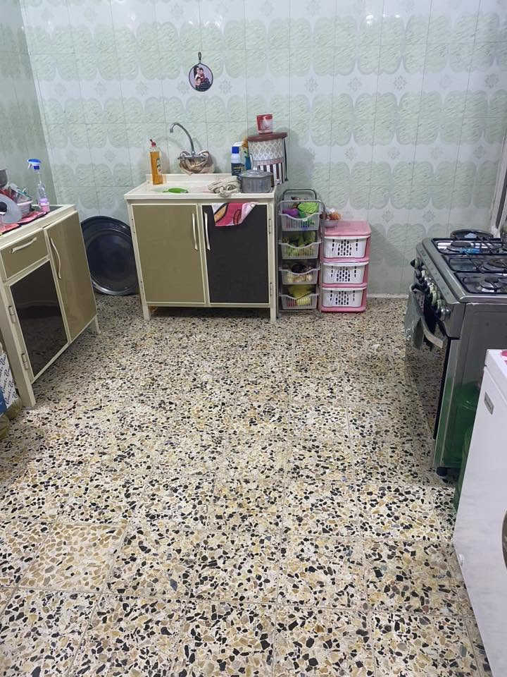 سلام عليكم للبيع بيت 100متر  🏠 في السده الجديده قرب ساحه زمن طابق ونص طابو صرف بيت نضيف للستفسار 

‭***********‬

