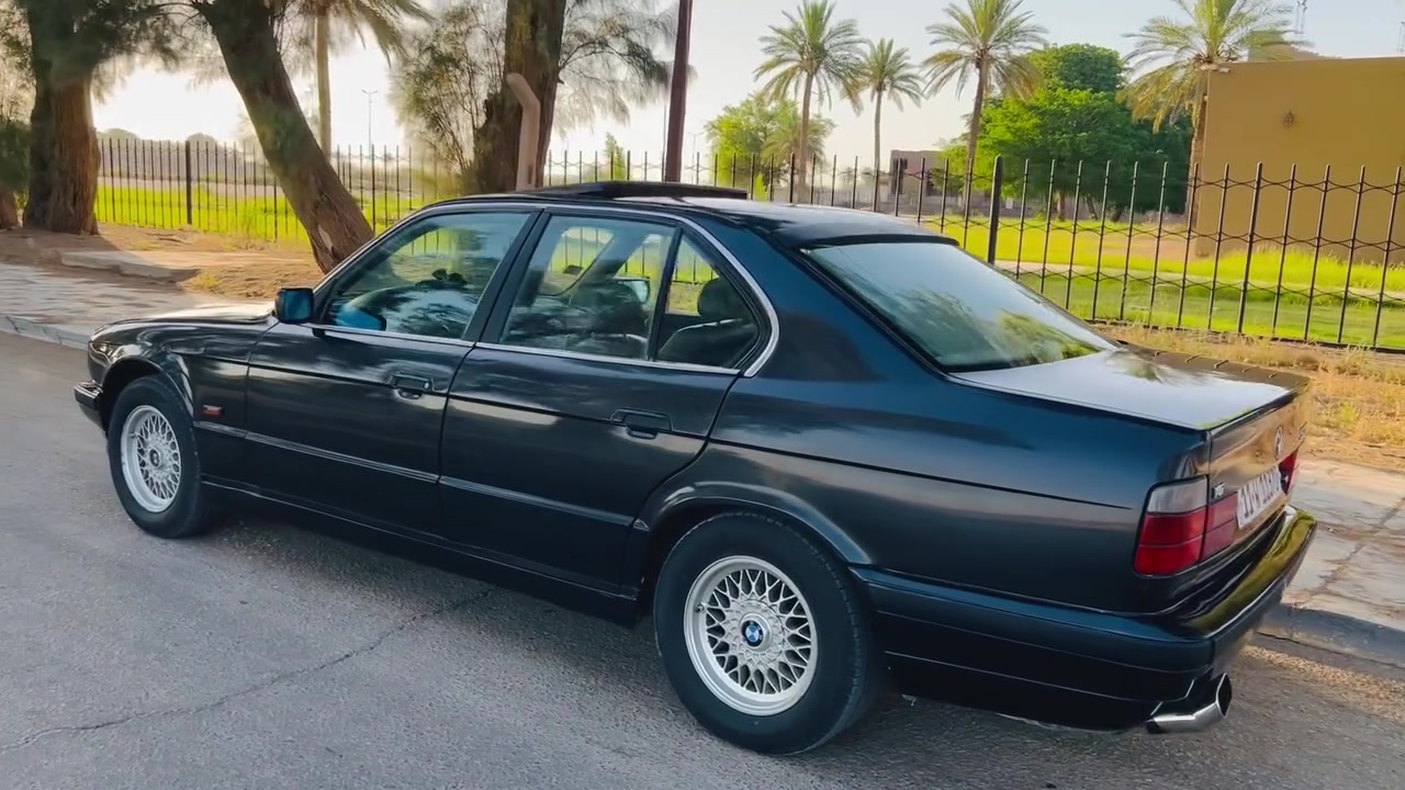 525 مسكر عدل اصل بليته وسنويه موديل 92 رقم بغداد الجديد مكفوله من الضربه والگص والخياس مصبوغه جماليه من الخارج فقط صبغ درجه أولى من شركة دبير 

الگير والمحرك جدد حاويه مامفتوح برغي بيهن 

الحداديه كالها جديده 

منظومة تبريد جديده مجمده 

الكهربائيات كلها شغاله وبلاد بدون جطل 

تخم تاير جديد وباتري جديد 

الحماوه ثابته صيف وشتاء تحت النص 

المواصفات فوول 

فتحه سلايت 

بچم عريض اصل 

كشنات جلد كهربائي فول 

دبل ايرباك 

ستيرن ام خياط 

5 ويل كب خليه اصلي 

برده خلفيه بلاد 

شاشه اندرويد اتصال 

تبريد قطعتين مجمده بشرط 

لايت عالي وناصي زينون اصلي 

سوارات ثلجي 

صاج ملكي 

السعر الطلب في التعليقات و سوف يتم الرد 

العنوان بابل مركز المدينه 

*********** صاحب السياره
