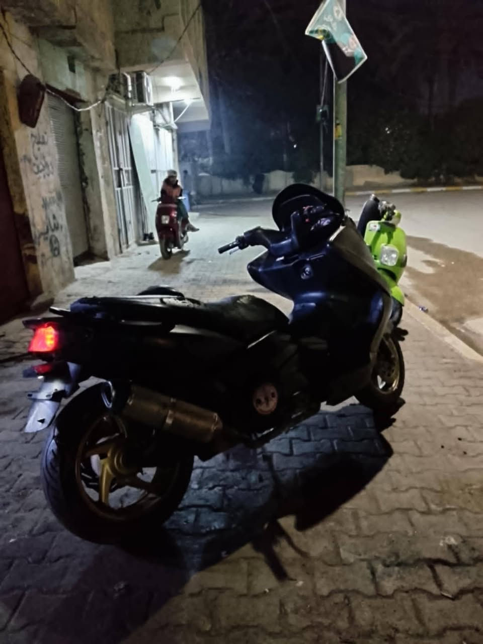 السلام عليكم دراجه للبيع تي ماكس 2007الدراجه خير من الله جانت بيهه مشكله وسويته الدراجه شلعه معدل او مراوس شعندك نزل المكان المسيب المحاميه الرقم ***********
