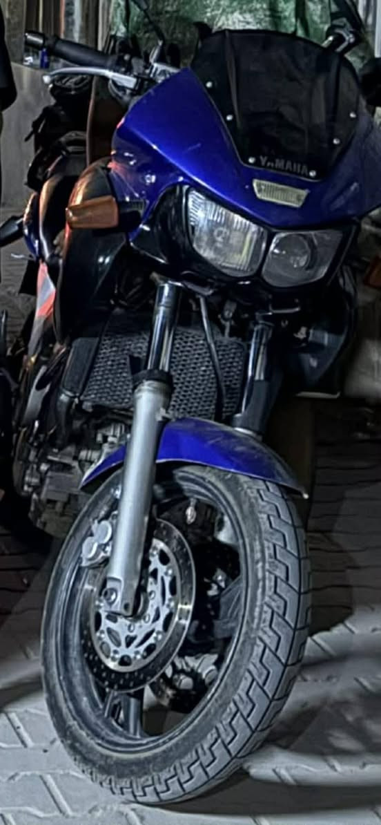 السلام عليكم دراجه ياماها TDM850.CC دارجه حلوه وكشره نضيف لمكينه مجفته عند سنتر لادفنجرز كهربائيات كله شغاله باتري جديد سلف وشخاطه كله جديد  الدراجه الله شاهد اخذته ب 18 ورقه واني هسه عارضه ب13 ورقه سعره كلش مناسب مقارنه بخواته العنوان بغداد الكرخ الرقم ***********
