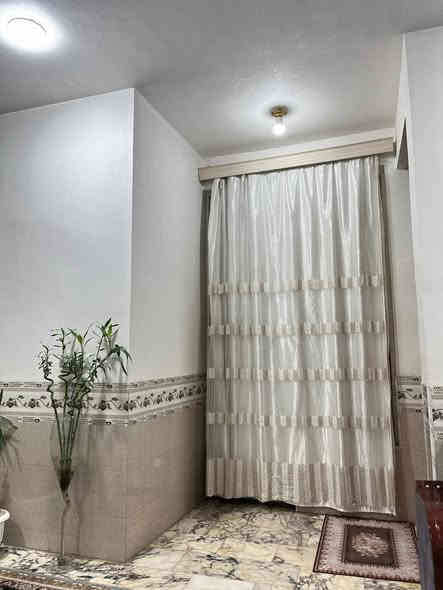 قرب مدرسة عز العرب الابتدائية 

_____________________________

#مــــــحتويات_الـــــــدار 🔻

غـــرفتين نوم  وصاله وكليدور كبير  ومطبخ حار وبارد  ومجمع صحيات خارجي وداخلي

للأســــتـــفـــســـار الاتـــصـــال عـــلـــى 🔻🔻

 الرقم 

*********** 

                     وآتســــــاب☎️ موجود 

_____________________________

_____________________________
