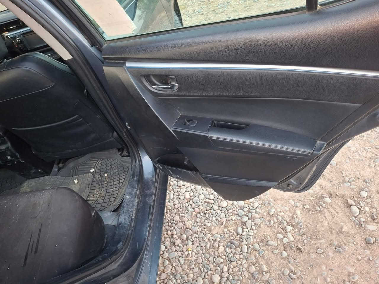 السلام عليكم ورحمة الله وبركاته.. كورلا موديل 16.S مواصفات دبل گير اوتوماتيك و عادي 7 نمر شفتات فتحه سقف سلايت روم. كشنات جلد. اشاير بالمري. بيها قطعه وحده بس البونيد بدون دواخل بيها ملاحضات قليله.. للمراوس ***********/*********** سعرها 130 بيها مجال مكاني الحويجه قرى الحلوات
