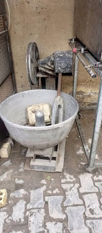 هاي غراض البيع الفرن مابي شي شغال ويا تقريبن 10صواني سعره 250العجانه م...