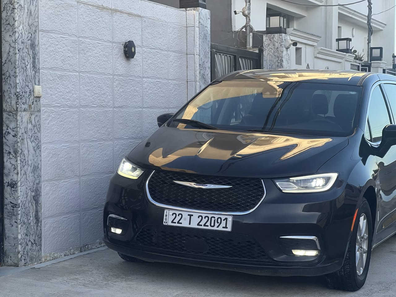 سلام عليكم
للبيع كرايسلر باسيفيكا 2023
لون السياره : اسود 
لوحه السياره : اربيل خصوصي 
عددالمسافه:44 الف ميل
عدد الركاب :7
 
مواصفات السياره 
فوووول عدا بنوراما
بصمة تشغيل وابواب 
تشغيل عن بعد 
أبواب كهرباء 
صندوق كهربائي 
شاشه كبيره + تدعم نظام ابل كاربلي 
كشنات الاماميه كهرباء + تدفئة وتبريد 
ستيرن تدفئه 
رادار جانبي وخلفي 
السياره جديده ونظيفه وماتحتاج مصرف. سياره مال بيت وما مشتغله خط 
ضرر السياره قطعتين جاملغ وبوند جهة السايق. واكو ملاحضه صبغ ع باب النفر في الاسفل
سعر السياره 215 وبيها مجال 
مكان السياره دهوك قضاء الشيخان 
***********
