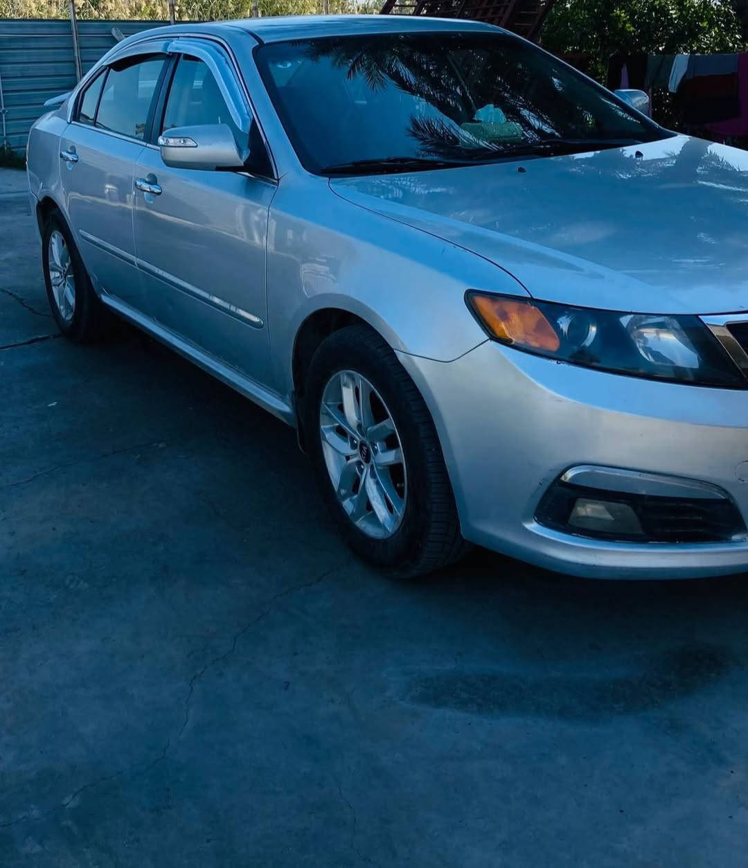 كيا لوتز 2010 للبيع وارد كوري محرك 2000 رقم بغداد. بأسمي كير محرك كله مكفول صدر السياره جديد باتري جديد تخم تاير جديد مواصفاتها حساسات خلفيه ، مري شفط ،اشاير بالمرايات الجانبية ، كاميره خلفيه ، تحكم ستيرن ، تدفئة كشنات ، وبيها تبريد ثلج وتدفئة ، لايت ناصي لون ثلجي وعالي زنون اربعه دسك محرك جديد 
 مصبوغه حزام 
مكاني بغداد التاجي السعر 95 وبيها مجال بسيط
الرقم ***********
