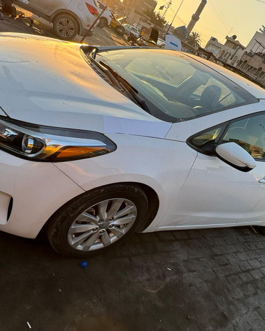 ارخص كيا فورتي بالسوك الي على باب الله ياخذة بلاش 🌹🌹🌹
   ✅ لمعرفة السعر علق ب …✅ تم 🤲

كيا فورتي …❤️❤️
موديل 2017 
ماشيه 92 
مواصفات عاديه 
الحادث مثل ما موضح بالصور 
☎️☎️☎️☎️
 ***********
