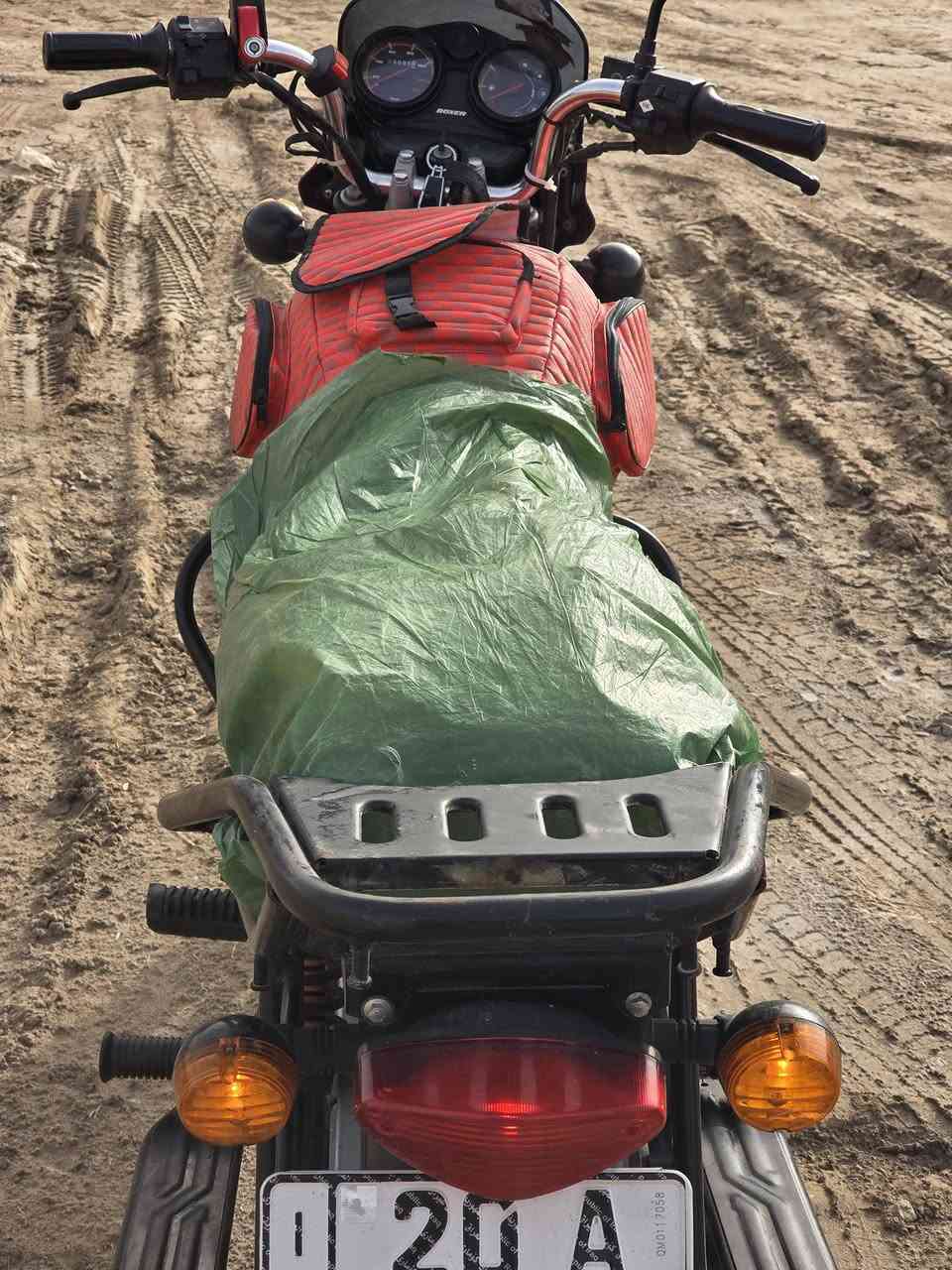 سلام عليكم مرخصت مدير الكروب دراجه بوكسر للبيع موديل 2021مرقم ديالى انكليزي بسمي احول ثاني يوم دراجه جديده المحرك مدل بي بس ولفات شركة وكلجلت شركة ول باقي مكفول من كلشي دراجه خير من الله السعر 2300.مليونين.وتلاثمية ول مو شراي خلي يعبر الفديو  عنوان الدراجه بغداد الفحامه غرب جزيرة بغداد السياحية الرقم للانتصال ***********
