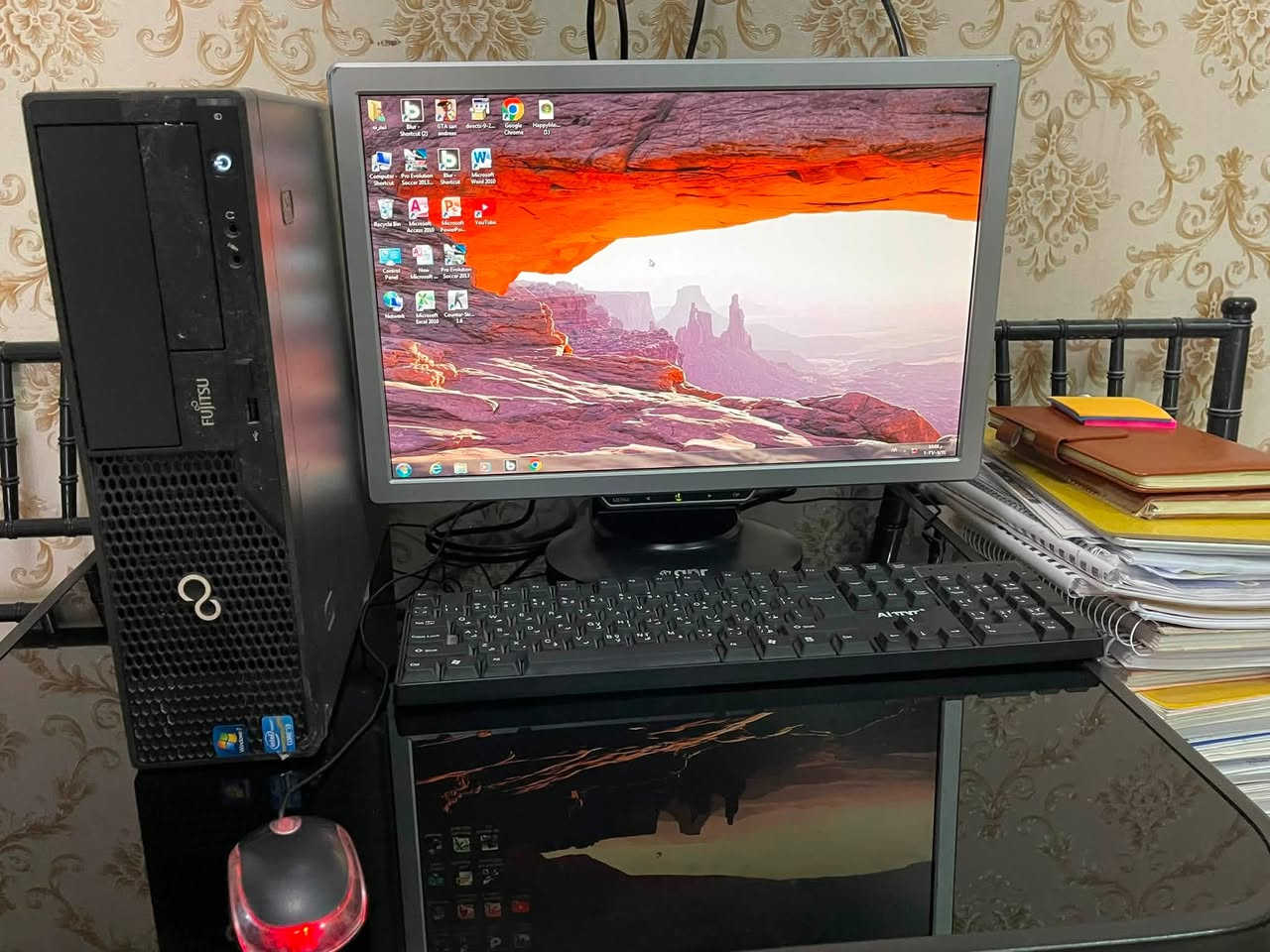 سلام عليكم 🫡 

للبيع حاسبة وكيس 
Windows 7
المعالج Cor i3
نوع التخزين ssd
(كاملة مابيها نقص )
بيها لعبة gta san andreas و Counter-Strike 1.6 و بيس ٢٠١٣ 
السعر ٧٠ الف وبيها مجال 
موجود خدمة توصيل فقط بغداد 🚚 
التواصل 👇 
***********
