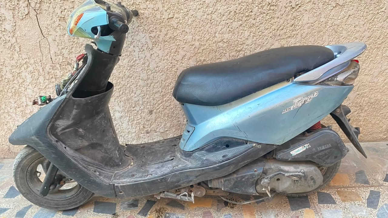 دراجه بريز للبيع طافيه بسبب الكابريتر
سعر ٢٥٠ بغداد ***********
