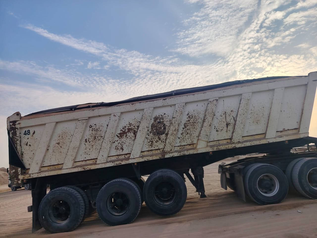 سلام عليكم عربانه للبيع باب طين جاهزه للعمل تخم تاير حداديه جديده مكاني كربلاء ***********
