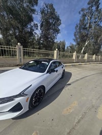 K5 موديل 2022 gt line فول مواصفات داخل اسود صور الضرر داخل الصور مكان ...