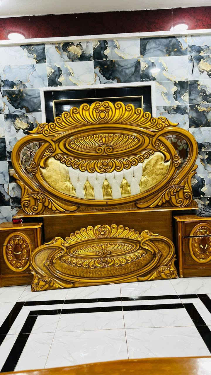 غرفه نوم توج خشب عراقي حطاطه نضافه فول السعر مليون و بيها مجال العنوان الرمانه ***********
