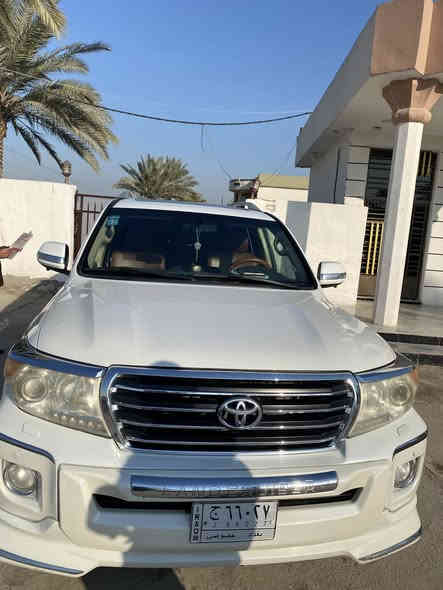 السلام عليكم لاندكروز موديل 2013خليجي سيارة جدا نضيفة بحالة جيدة طخم تاير وحدادية وتبريد كير محرك V6مكفول على وضع الشركة  ماشيه 170 الف رقم بغداد باسمي فقط ربع باب السايق صبغ وبارد بسيط بل جاملغ مكاني الحلة /جبلة 
السعر 355 بيها مجال بسيط السونار موجود  
رقم 
***********
