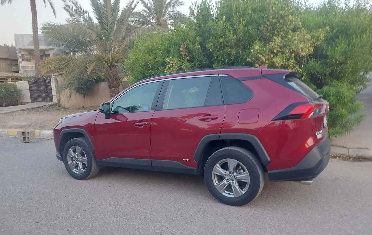 السلام عليكم 
للبيع راف فور موديل ٢٥ وارد امريكي رقم 📱 بغداد باسمي فئة le علامة سودة ماشية ١٥ الف السيارة مكفولة من التبديل بدون دواخل بيها صبغ بحافة البنيد جدا بسيط وصبغ قليل بمقدمة الجامرلغات ايرباك بردة فقط بيع او مراوس حسب القناعة سعرها ٢١٥ ورقة للاستفسار ***********
