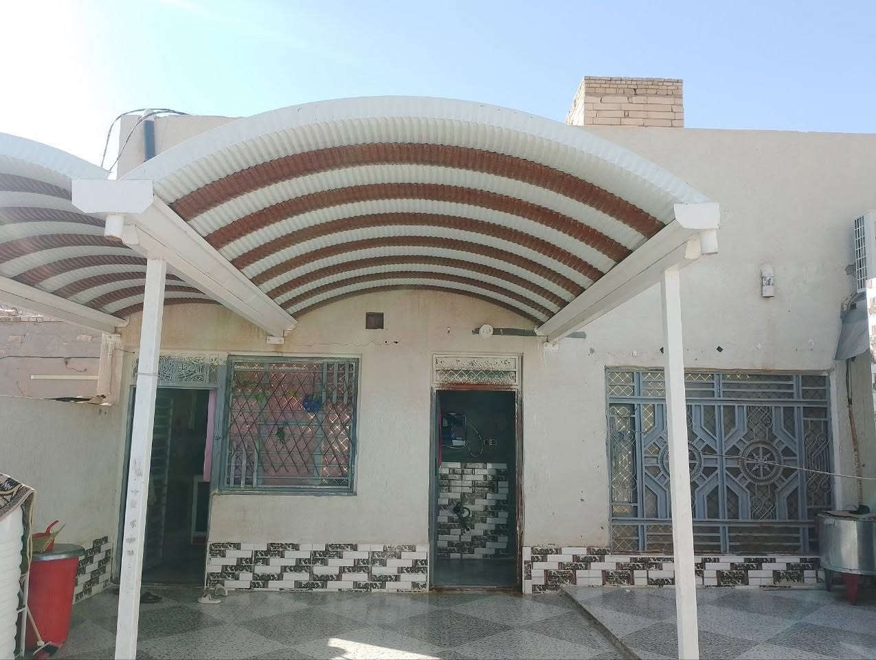 المدثرة شارع الامام علي
المساحة ٢٧٥ متر زراعي
الطابق الأول ديوانية ومطبخ حار ومطبخ بارد
وصالة وغرفتين نوم الطابق
الطابق الثاني صالة وغرفتين نوم 
السعر ٨٥ 
***********
