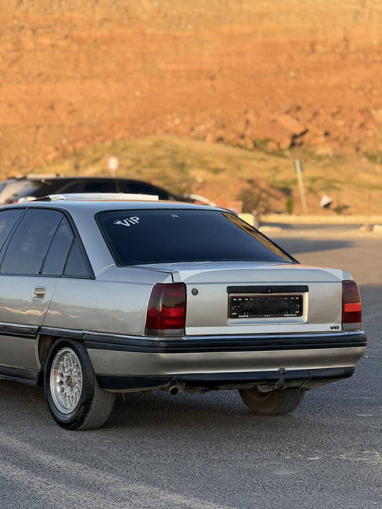 ئؤپل يؤميگا ١٩٩٣    ٠ 
ئارم ئارمو يةوةليات 
موس براوة بةشةرت  
٤ تايةو ويلي حةسير ٢ رؤژة بؤي بةستراوة 
٢ جام كاوةباي سلايت گةرميو كارةباي بةشةرت 
سةيارةكة دةقي شةريكةية 
نرخ ٢٨ وةرةقةو معامةلةكي كةم 
ژ…م*********** أربيل, العراق
