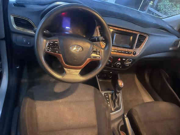 سلام عليكم 
اكسنت موديل 2018 وارد امريكي محرك 1600 جي تي اي 
السياره مصبوغه عام اثر شخوط او طخات نفس الون سلفر السياره جاهزه خير من الله بيك خير تعال وتدلل او ما تطلع مني اله وانته راضي علي سعره 90 بيه مجال عنوان مشتل بغداد  ***********
