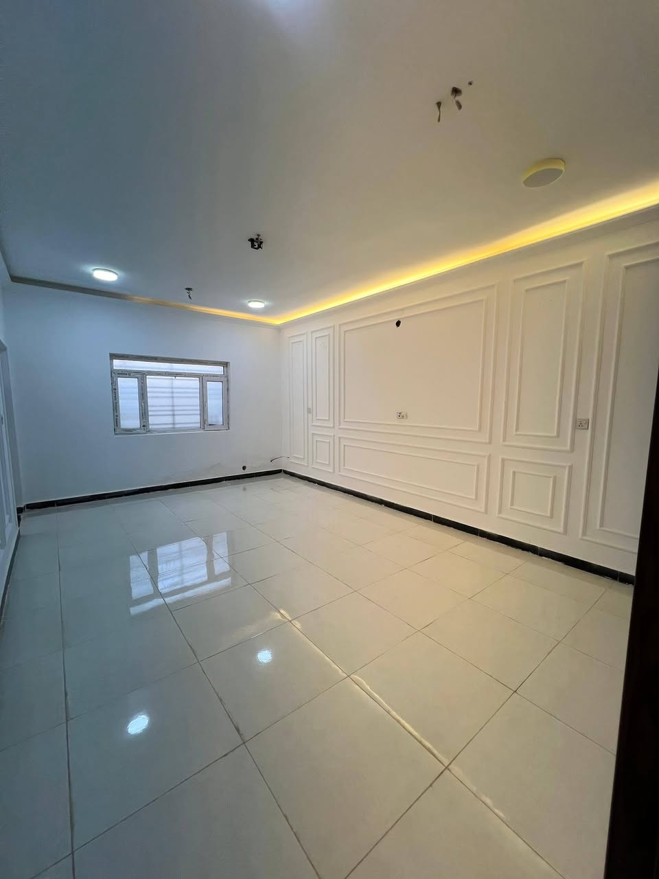 دار للبيع في مجمع أبو تراب السكني
🔹 المساحة: 200 م²

🔹 طابقين VLP – جاهز للسكن

🔹 موقع تجاري مميز على شارع 30 م

🔹 شارع مبلّط – جميع الخدمات متوفرة

🔹 بناء طابوق جمهوري

🔹 صبّة رفت

🔹 سند حر

💰 يباع نقدًا

📞 للاستفسار:***********
