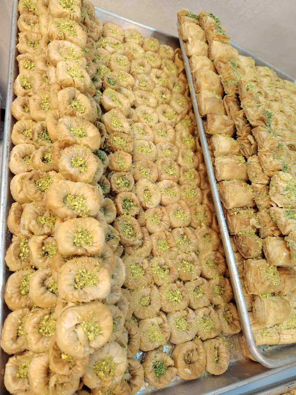 #حلويات_ومعجنات_المنار 
🌙✨ بعد يوم #صيام طويل… لازمها تحلية تفرّح القلب ✨🌙
متوفر عدنا أطيب #الحلويات الطازجة يومياً 🍯🥮
#بقلاوة فستق، #شعرية محشية، #زلابية مقرمشة، وأصناف متنوعة تفتح النفس 😍
طراوة… قرمشة… ونكهة أصيلة 👌
وتحلى بعد الإفطار مع الأهل ولمّة الأحباب ☕💛
لا تفوّتون الطعم اللي يرجعكم تاخذون صحن ثاني 😉

📩 للطلبات #راسلونا_واتساب 📞 [  *********** ]

#عنوان_المحل : [#حلة / #سيف_سعد #حي_الرضا { #خط_النفط } محلات محطة الغاز الوردية مجاور مأكولات هم هم ]
