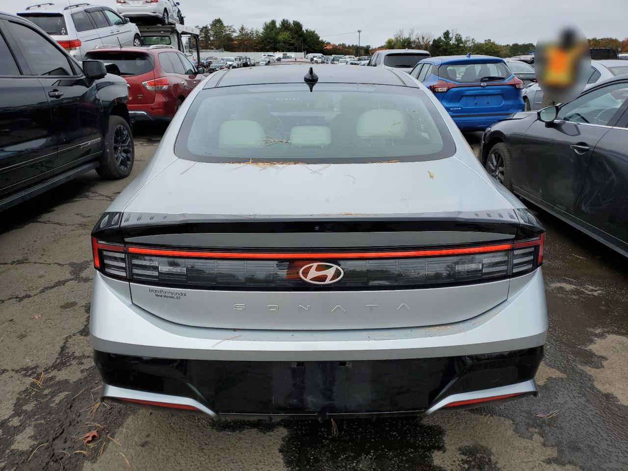 مزاد الثلاثاء 30-12-2025 
نوع السيارة : 2024 HYUNDAI SONATA SEL
📌يمكن ادخالها على كتاب ذوي الشهداء📌
عداد المسافة : 17,877 mi  
حجم المحرك: 4 سلندر 2.5
ناقل الحركة : اوتوماتك
الضرر كما موضح بالصور
✅للمزايدة على السيارة الموجودة في المنشور يرجى الحضور الى مكتب الجزيرة في الساعة الخامسة عصرا.
عنوان المكتب : موصل - الفيصلية -قرب مديرية المرور 
أو الاتصال على الارقام التالية👇👇👇
       ***********  ........  ***********  
       ***********  ........  ***********
الفرع  الثاني:
 جنوب الموصل معرض الحاج خالد اللجي: ***********
