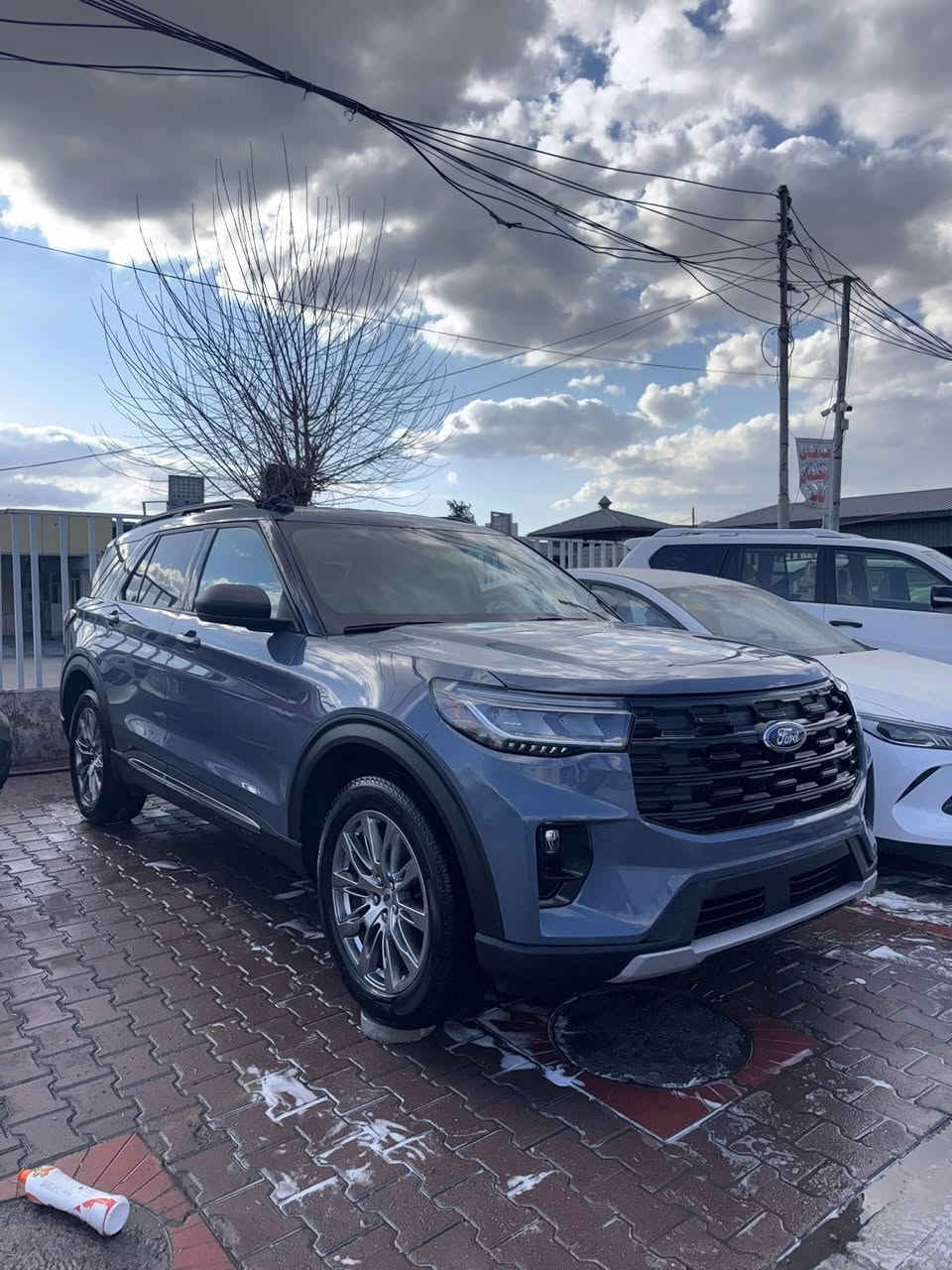 السلام عليكم ورحمة الله وبركاته 
🚗Ford explorer Active 4WD
وارد أمريكى شكل جديد
الموديل:2025شكل جديد
اللون:سمنتي مرغوب
المسافة المقطوعة 6000mil
حالة السيارة:بدون صبوغ بدون تبديل ايرباك ستيرن مرجع بيلادي
ملاحظة:السيارة بس الدعامية مبدل لايتات راديتر كلش بيلادي بشرط 
الموصفات
بصمة تشغيل
شاشة إلكترونية 
2كشنات كهربائية 
كشنات تدفئة
7 راكب
داخل بيج مميزة 
ويل 20ئينج
صور حادث و رقم شاصي موجودة
1FMUK8DH0SGA45326

☎️***********☎️
