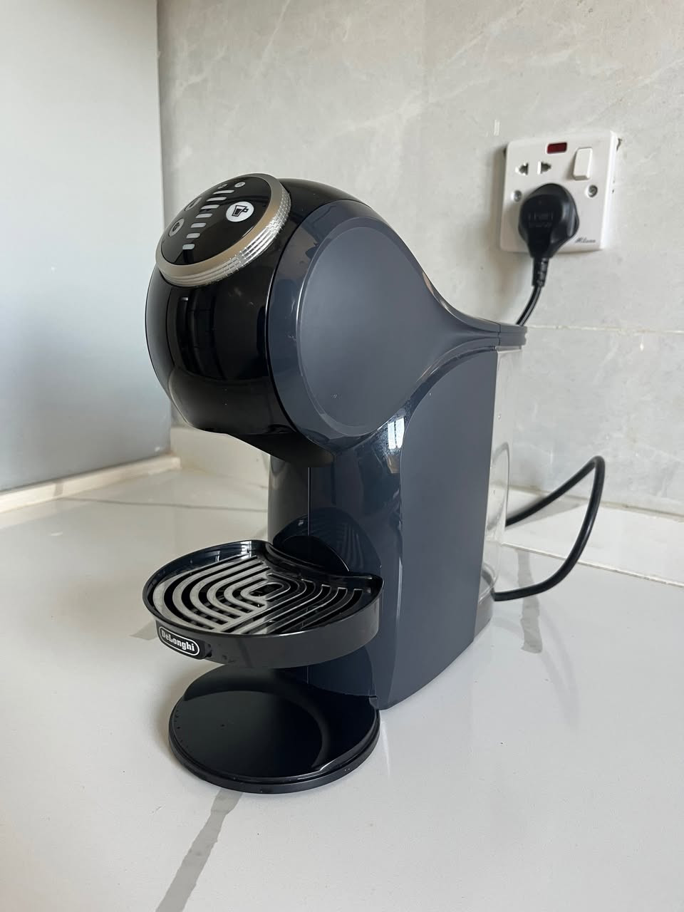 مكينة كبسولات للبيع 
 ديلونكي Genio S Plus 
نظافة 95‎%‎ استخدام قليل جداً
بيها خاصية تعزيز نكهة القهوة حتى تنطيك اسبريسو بنكهة قوية وكريمية

تحكم بدرجة الحرارة من مستويات بارد جداً إلى الحار جداً

خاصة XL تخليك تحضر كوب قهوة بحجم 300 مل من ضغطة وحده 

رنك للتحكم بكمية المياه

السعر 100 الف والتوصيل مجاني


**إذا كنت صاحب هذا الإعلان وتريد حذفه لأي سبب، رجاءا أرسل رسالة إلى الدعم الفني**