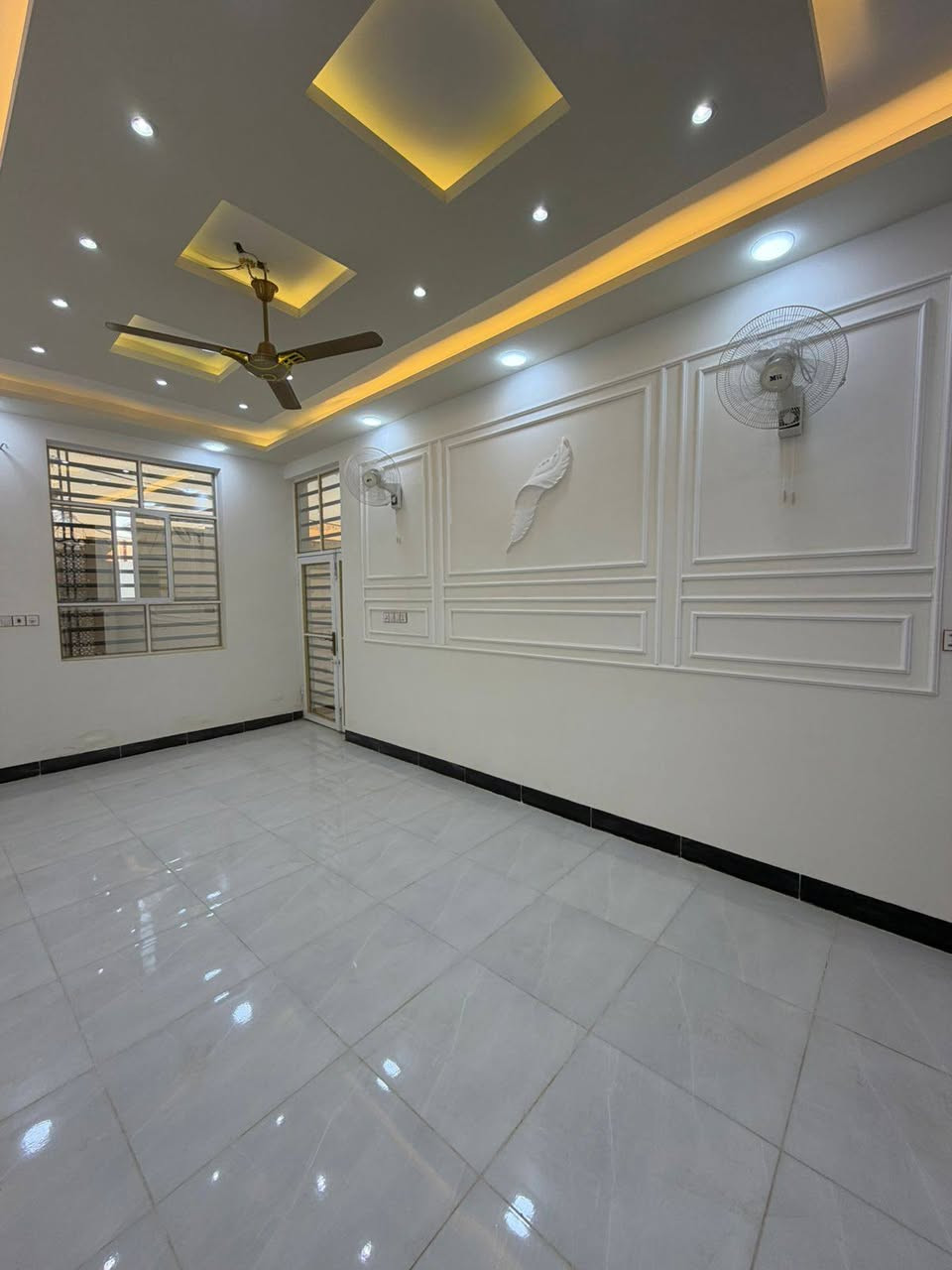 مكتب التساهل    عمود 282
‏‪0780 037 4167‬‏ بي واتساب

#بيت مساحه  160مربعه سعر💵 67💵وبيه مجال 
  م #طابو_زراعي  سند ٢٥
نجف مقابل ملحق قريه لغدير  مباشر مباشر 🤑   

غرفه 2// مطبخ// صاله// استقبال// صحيات خارج وداخل 

كراج

بناء ممتاز// اساس وسقف صب 
طابوق 🧱 جمهوري

كل البيت #سقوف_ثانويه

كل الخدمات موجوده 
مدارس 🏫 سوق #تبليط 

مقابل  قرية الغدير #مكتب التساهل عامود 282بظبط

‏‪0780 037 4167‬‏واتساب عنوان نجف
