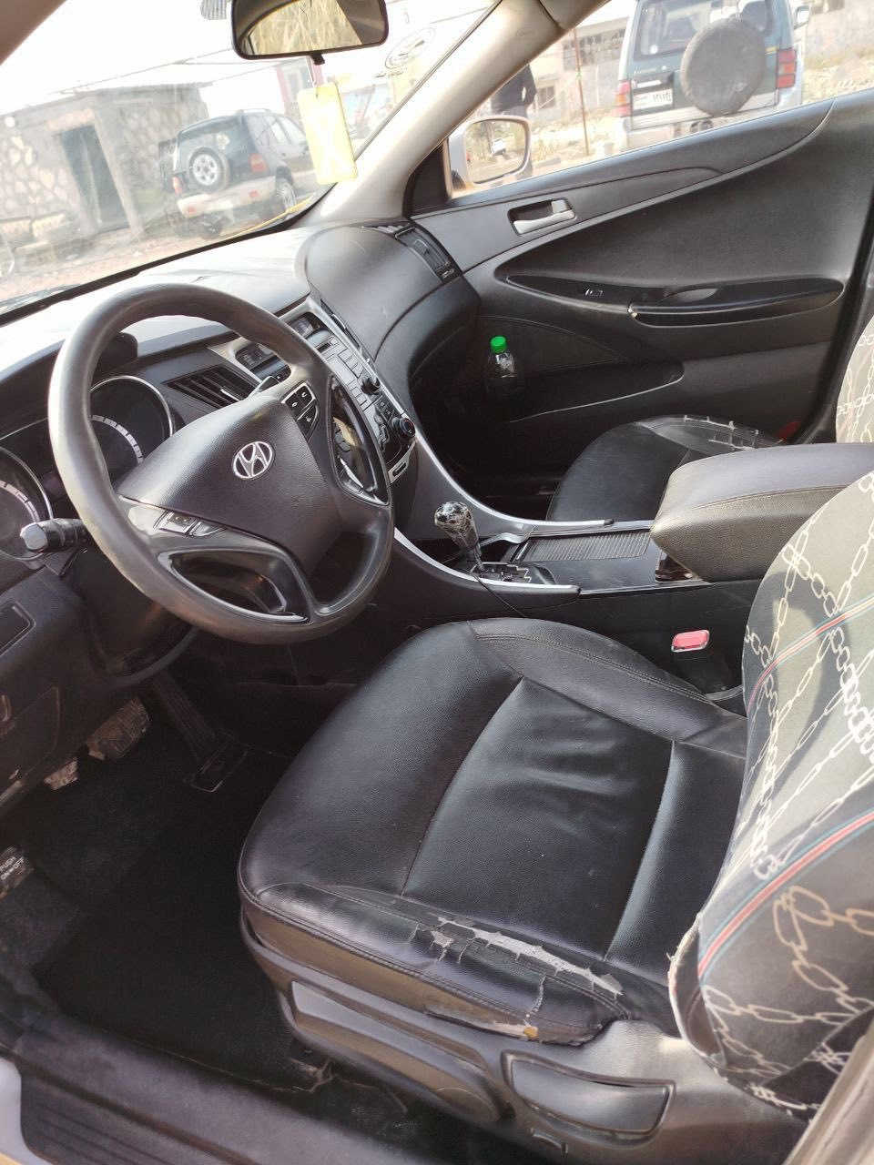 يالله السلام عليكم
سوناته 2010 مضلع    وارد امريكي حادث جاملغ خلفي فقط .. رقم قادسيه ..
مصفره هيئه وغرامات السعر 75 
***********
