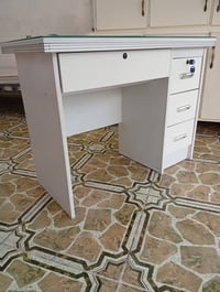 طاولة مكتب • نظيفة • السليمانية