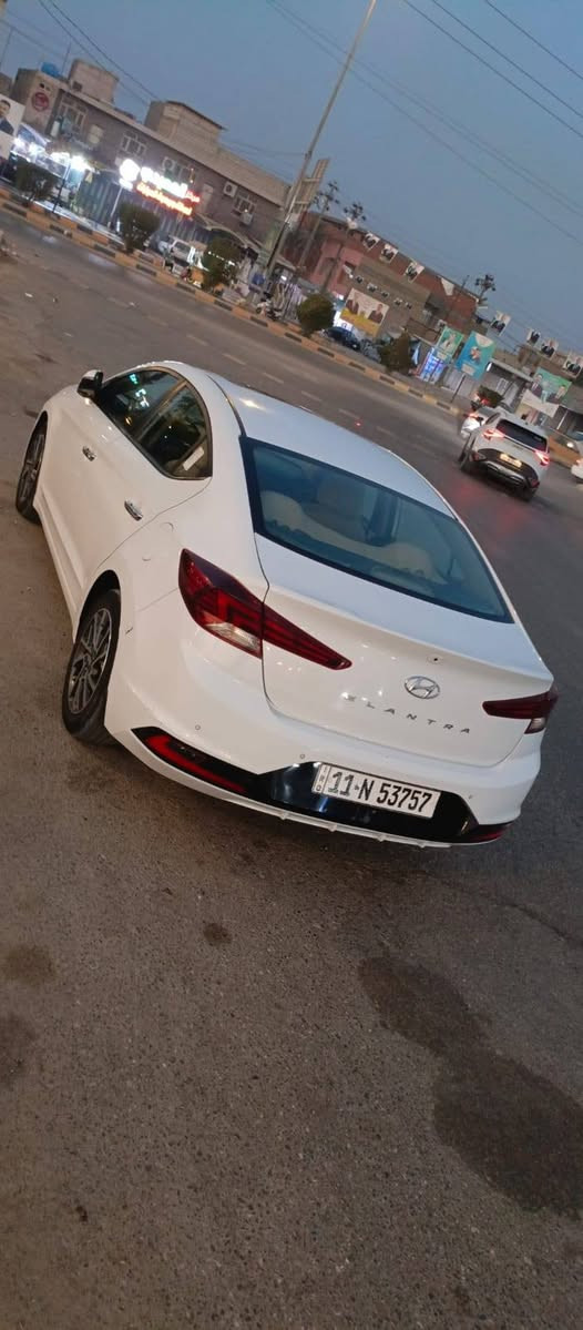 لانتره للبيع فول مواصفات طخه شبر بجاملغ الخلفي ماشيه ٢٠٠ تصل وبيك خير ودلل ***********
