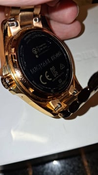 ساعة ذكية • مايكل كورس