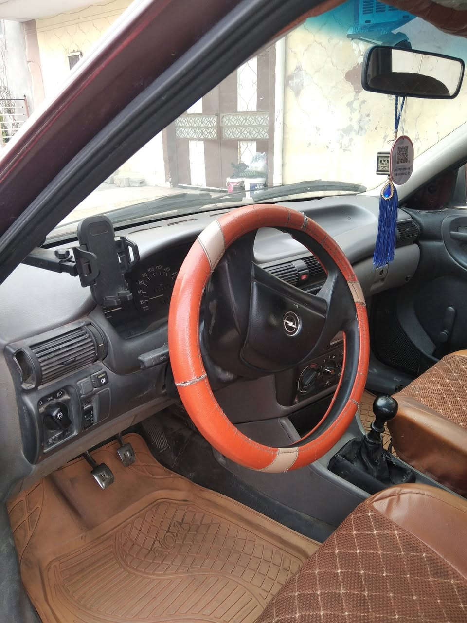 استرا 16 صندوق
موديل 93
رقم نينوى الماني باسمي 
سنوية 28
شرط كير محرك ما بيها طخة صبغ عام جمالية كهربائيات كلها شغالة
سعر 45
***********
***********
موصل. الجانب الأيمن
