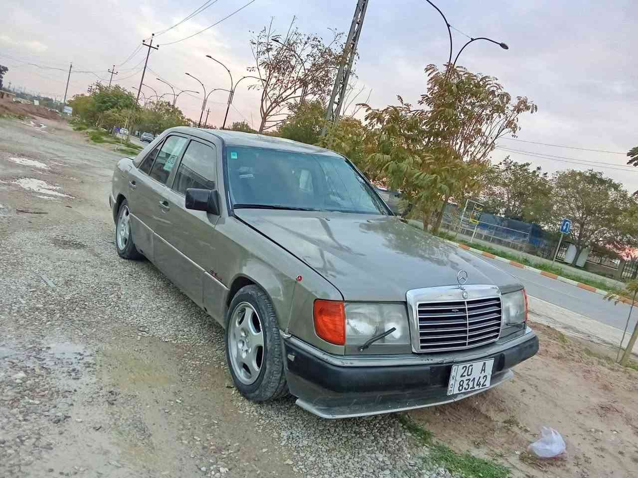 سلام عليكم للبيع مارسدس دب مديل 88 محرك بطه 250 رقم ديالئ سنويه لحد 30 حداده جديد مصبوغه عام للجماليه السعر58بيه مجال للطيبين رقم *********** عنوان ديالئ خانقين
