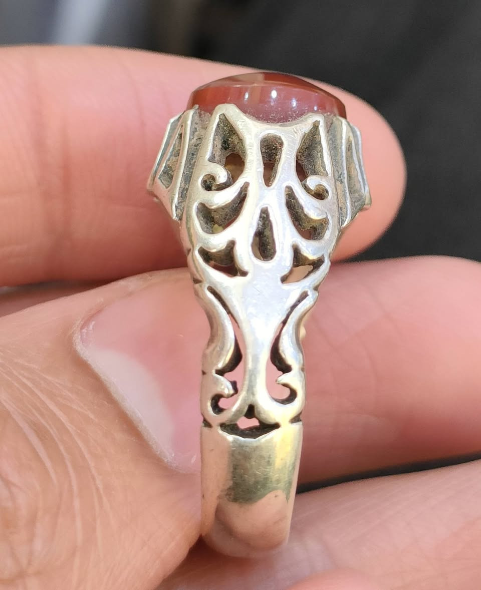 الي يحب يحجز يراسلنا على الواتساب  ( *********** ) 
او التواصل على الخاص 
اهلاً وسهلا ومرحبا بكم 

💯 خاتم بحجر العقيق اليماني الأصلي 💯
💢 ذات مظهـر وجـودة ممتـازة  💢
⭐  قـطـعـة تسـر النـاظـريـن  ⭐
💫 يـتـوفر خـدمـة تـوصـيـل لجـمـيـع مـحـافـظـات الـعـراق
