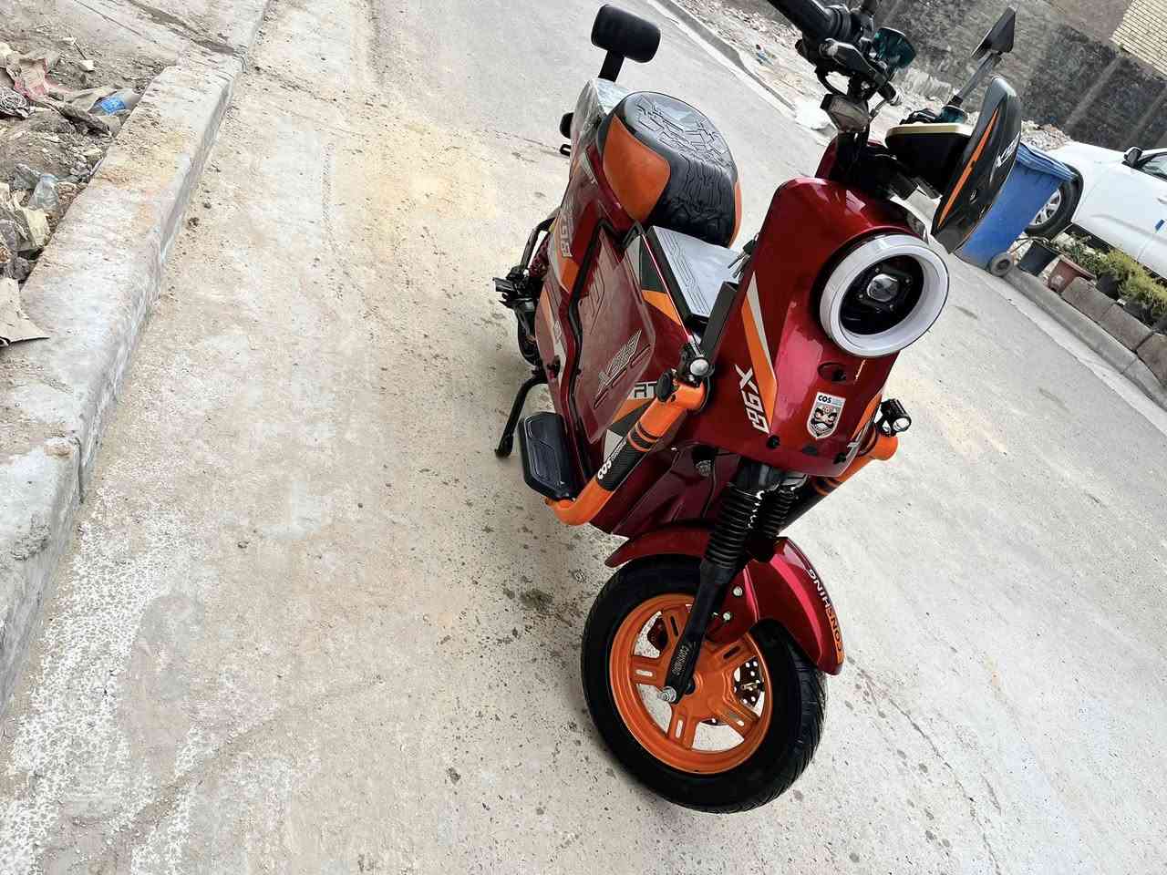 دراجة شحن
x900     عدد البطاريات 5 
السرعة 110 حقيقي 70 
تايرات جوبلس 
موديل 25 
بطاريات تمشيك 50 كيلو بل شحنة 
بدون اي نقص 
دبل اشارة بلوجكترات عدد 3 
مكاني بغداد دورة 
استفسار ***********
