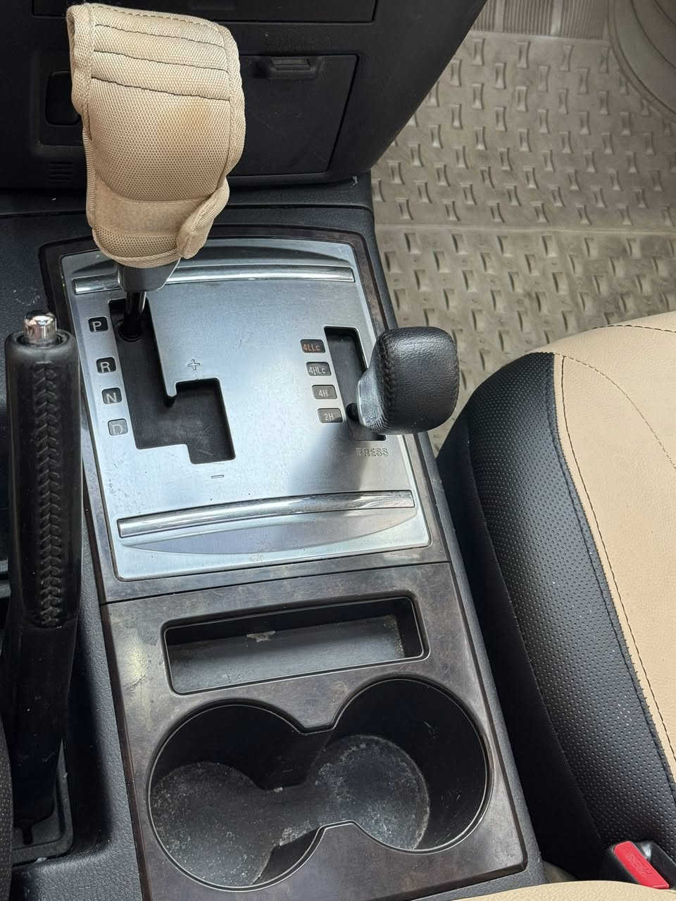 باجيرو 13 وارد كويتي سياره جديده ع ايدي 
رقم بغداد باسمي شبه مميز
مكفوله من اصبغ ومن اتبديل
مكفول كير ومكينه مشي قليل
سياره فول عده الدمام 
السعر 158 وبيهة مجال حك الجيه 
مكان اسياره مشتل 
رقم الهاتف ***********
