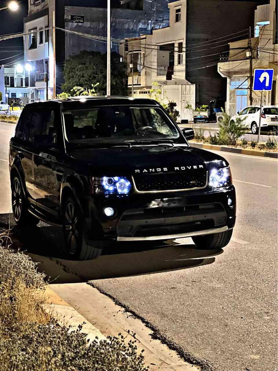 ماشااالە لە ماڵی هەموو لایەک 
ڕانج ڕۆڤەر مۆدێل ٢٠١٠ 
کامل کراوە بە ٢٠١٣
ساخ ساخ
موس و بڕانەوە و زەربە و شاسی بەشەرت 
کۆدی ئاسایشی هەیە بەناوی خۆمەوەیە 
٨ بستۆنی بانزینە 
کامل دەبڵ و لەویە چووپ نیە 
قەپات مواسەفات 
جلد و هیتەر 
سڵاید 
کوشن خەزن 
سوکان کارەبایی 
٥ مۆدی لێخوڕین 
حاسە 
کراوە بە شاشە 
کامل مەسرەف 
گێڕ و مەکینە و تەقە و ڕەقەی بەشەرت 
تەیە و ویلی تازە 
ڕۆن و هایدرۆلیک تازە گۆڕاوە 
 و کێس و فلتەری لۆکی بۆ بەستراوە 
جامەکانی فول ئۆتۆیە 
لایتی عەدەسە و زینۆن 
شوێن کەلار 
***********
ئاڵوگۆڕیش ئەکەم بە شتێک بە دڵم بێت كالار, السليمانية
