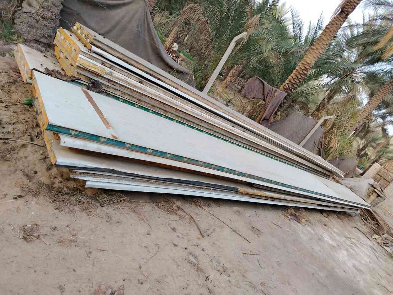 سلام عليكم سندويج 110 متر    11سندويجه طول الوحده 10 متر تركي الاصلي السعر المتر 8 قفل   من الاخير جديد المكان كربلاء الرقم ***********
