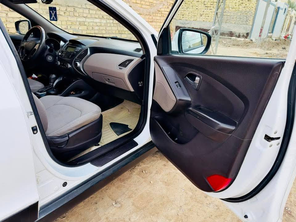 السلام عليكم 
توسان خليجي  موديل 14 شكل 15    مكفوله كفاله عامه من صبغ وحادث محرك 2400   دوش ماشيه 82 كليو متر 
رقم انكليزي بأسمي رقم الهاتف ***********
