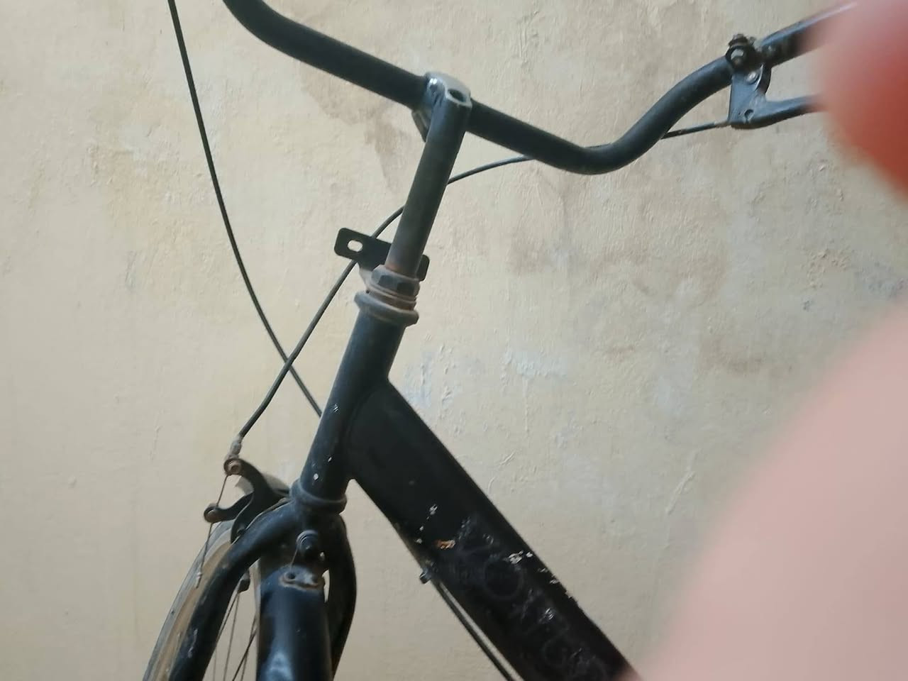 السلام عليكم بايسكل ياباني
استعمال خفيف سعرة 65 وبيه مجال 
***********
