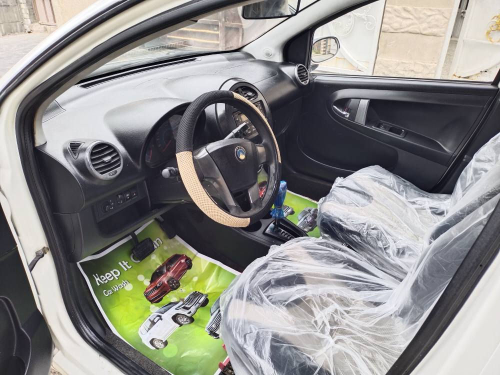 السلام عليكم للبيع جيلي باندا كروز موديل 2013 رقم بغداد ماشيه 63 الف بيه مكانين صبغ بدون دواخل كير ومحرك مكفولات  كهربائيات كله شغاله تدفه وتبريد شغالات تخم تاير نظيف دواخل جدا نظيفه السعر 62 ورقه وبيه مجال بسيط مكاني الصليخ
خلف العياده الشعبيه ((***********)) بغداد, العراق
